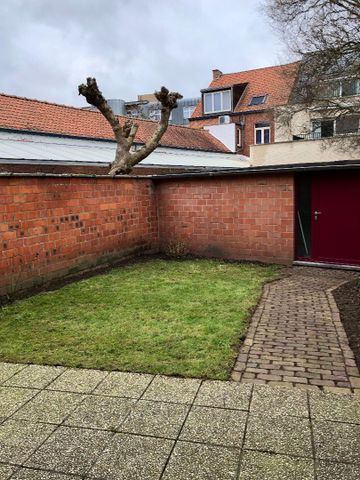 Gezellige rijwoning met 3 slaapkamers, 2 garageboxen en tuin gelegen op toplocatie in Mol centrum ! - Photo 5