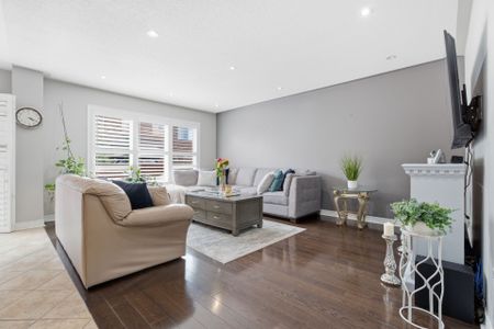 For Lease - 256 Giddings Crescent, Milton, Ontario - Photo 2