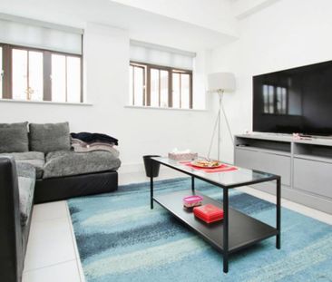 Stunning two bedroom apartment in central location. Furnished! - Photo 3