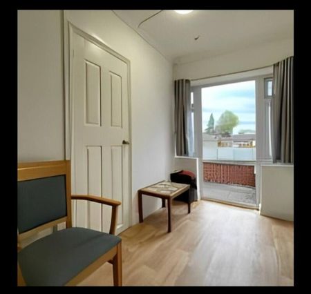 Studio Flat, Forty Lane, HA9 - Photo 4