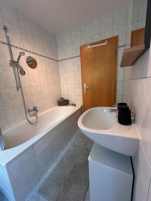 Nachmieter für sonnige 2-Zimmer-Wohnung mit Balkon+EBK gesucht - Photo 1