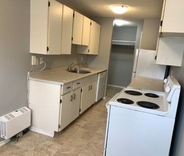 Martin Bruce Manor – 3609 Chaben Place - Photo 2