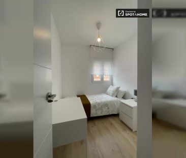 Single Bed in Rooms for rent in 2-bedroom apartment in Getafe - Photo 5