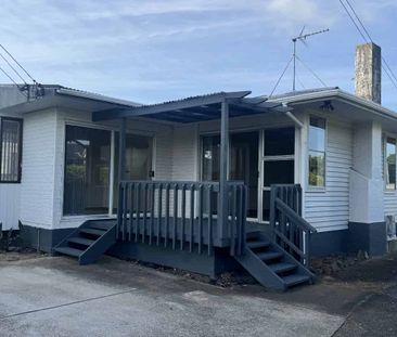 mangere east - Photo 3