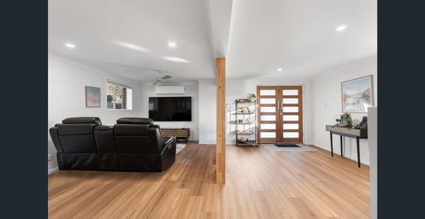 Hamptons-Inspired Family Haven on 700m² in Bellbird Park!!!! - Photo 1