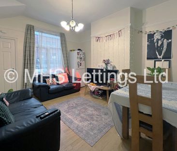 4 Bedroom Mid Terraced House for rent in Bennett Road - Photo 2