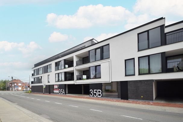 Makkelijk bereikbaar appartement met 2 slaapkamers vlakbij het centrum - Photo 1