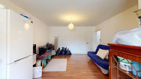 3 bedroom flat to rent - Photo 2