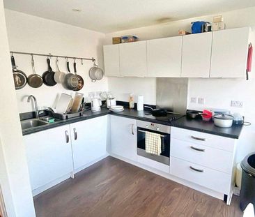 1 x Double Room in 4-Bed Flat Share – B15 2FH 1 x Double Room in 4-... - Photo 1