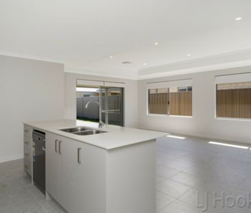 Modern Brand New Spacious Family Home - Photo 5