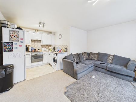 2 bedroom Apartment to rent - Photo 2