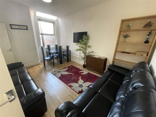 4 bedroom terraced house to rent - Photo 1