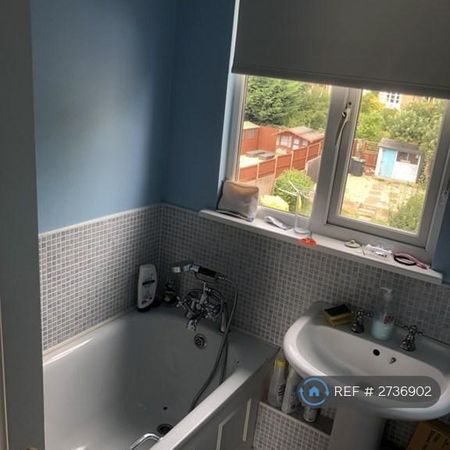 1 bedroom in a house share to rent - Photo 3