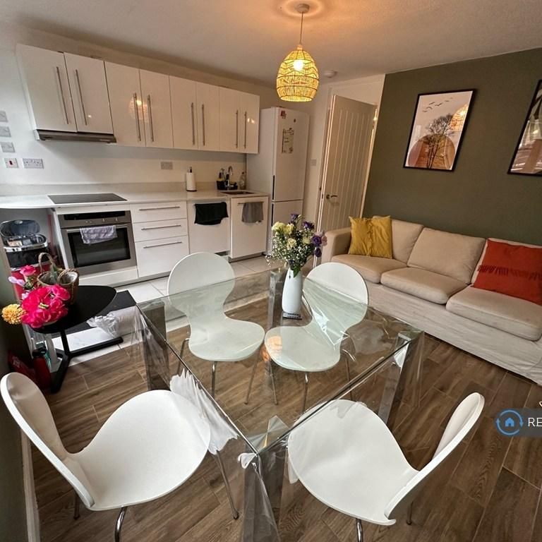 1 bedroom in a house share to rent - Photo 1