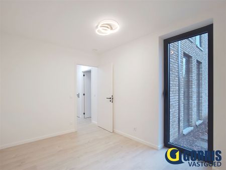 Rustig gelegen gelijkvloers nieuwbouwappartement met 2 slaapkamers. - Photo 3