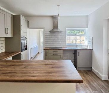 2 bedroom semi-detached house to rent - Photo 4