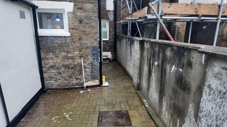 3 bedroom terraced house to rent - Photo 5