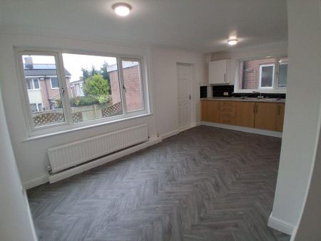 3 bedroom semi-detached house to rent - Photo 5