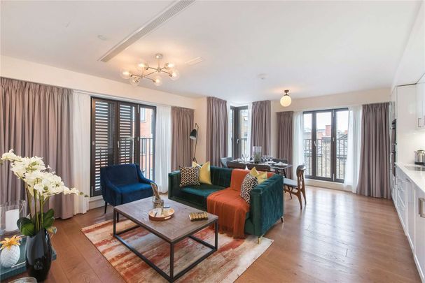 EXCLUSIVELY MANAGED BY SAVILLS. Exceptional three bedroom apartment situated on the 4th floor of this incredible new development. - Photo 1
