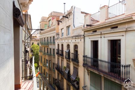 Chic 2-bedroom Apartment, minutes from Plaça de Catalunya - Photo 2