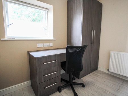 3 bedroom apartment to rent - Photo 4