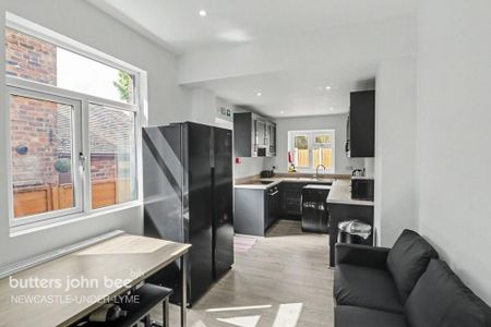 1 bedroom in a house share to rent - Photo 3