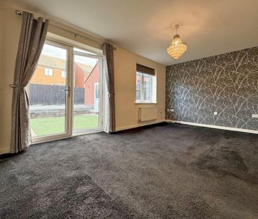 4 bedroom semi-detached house to rent - Photo 1