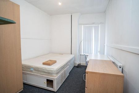 6 bedroom terraced house to rent - Photo 3