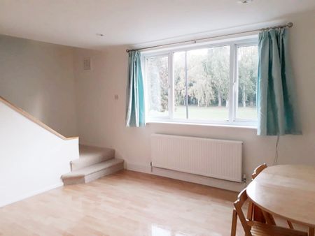 2 Bed Maisonette, Heathwood Court, SW12 - Photo 2