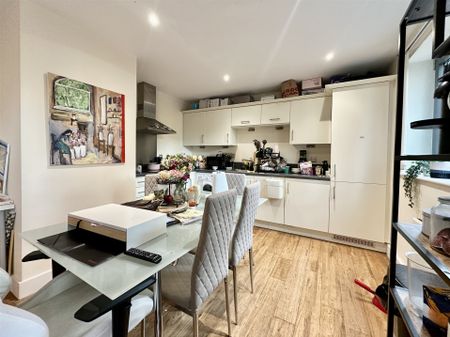 Chapter Way, London - Photo 2