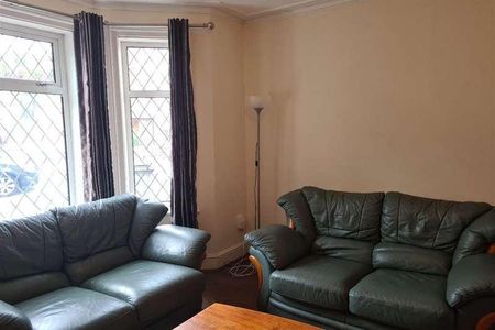 Bedroom Detached House In Bournemouth, BH9 - Photo 3