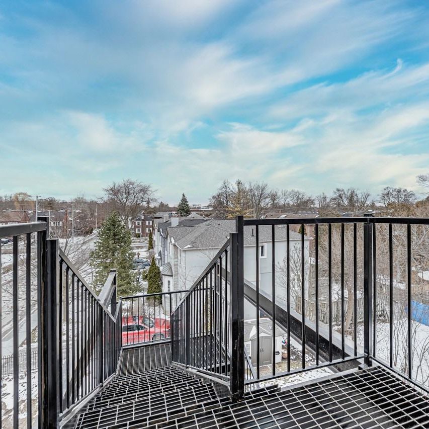 712 Eglinton Avenue East apartment — Toronto, ON (3-Bedroom) - 3 Bedroom - Photo 1