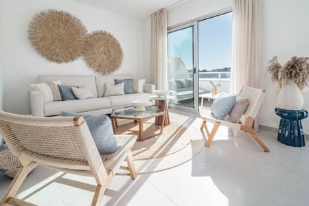 2 Bedroom Townhouse For Rent in Cancelada, Málaga - Photo 2