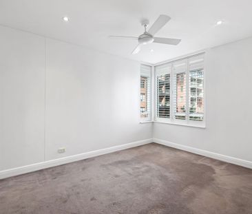 Sunlit Harbourside Apartment in an Exclusive Pyrmont Setting - Photo 3