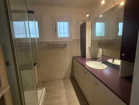 Location Appartement 4 pièces 88m² AIX LES BAINS 73100 - Photo 4
