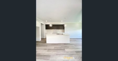 1-year new 4 bedroom house with ducted air-conditioning throughout - A Must-See Gem! - Photo 5