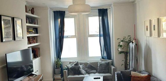 1 bedroom in a house share to rent - Photo 2