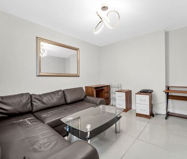 The Crescent, Harlington, Hayes, UB3 5NB - Photo 1