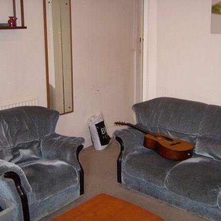 Terraced house for 4 students in Clarendon Park area of Leicester - Photo 1