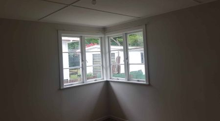 Fully Renovated House - Photo 4