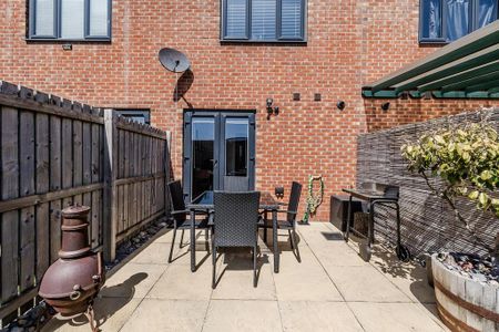 3 bedroom terraced house to rent - Photo 4