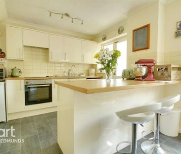 3 bedroom end of terrace house to rent - Photo 1