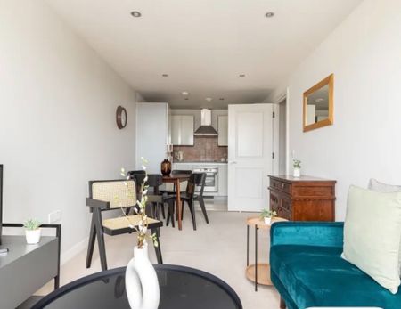 2 Bed Flat, Durnsford Road, SW19 - Photo 5