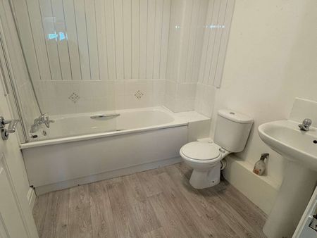 Lascelles Street Room 2 - Photo 5