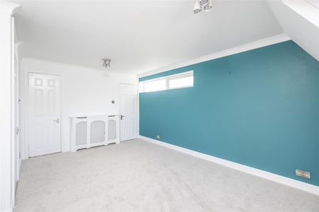 3 Bedroom Apartment - Photo 4