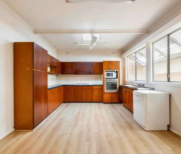 “Charming 2-Bedroom Home with Classic Character and Modern Comforts” - Photo 5