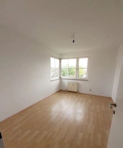 Sehr helle, gut aufgeteilte Wohnung mit Loggia und neuer Einbauküche! - Photo 5