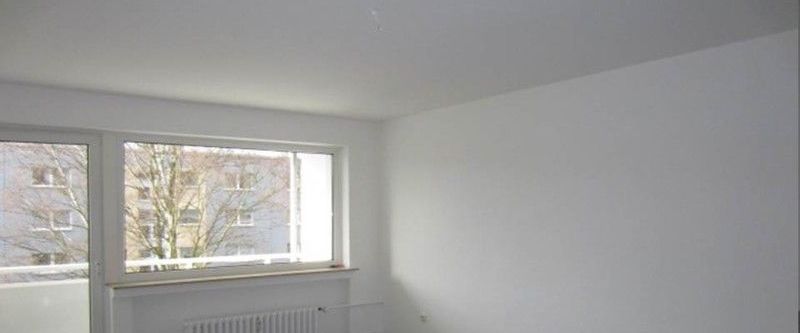 2-Zimmer-EG-Wohnung mit Balkon, vollständig renoviert! - Foto 1
