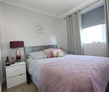 Pine Close Canvey Island, SS8 - Photo 2