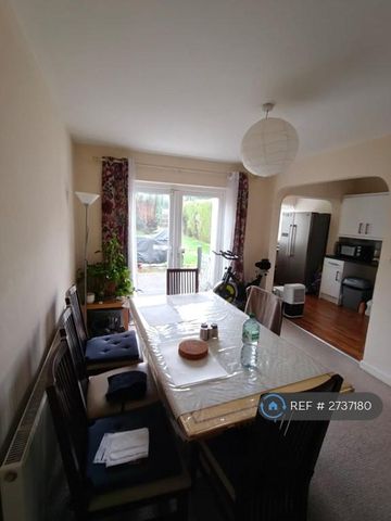 3 bedroom end of terrace house to rent - Photo 3